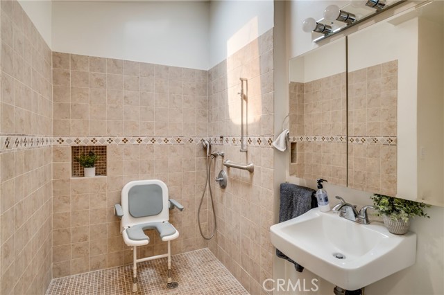 Detail Gallery Image 13 of 36 For 1784 Skyview Dr, Altadena,  CA 91001 - 3 Beds | 2 Baths