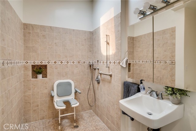 Detail Gallery Image 13 of 36 For 1784 Skyview Dr, Altadena,  CA 91001 - 3 Beds | 2 Baths