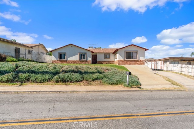 Detail Gallery Image 4 of 47 For 5382 Crest, Riverside,  CA 92503 - 4 Beds | 1/1 Baths