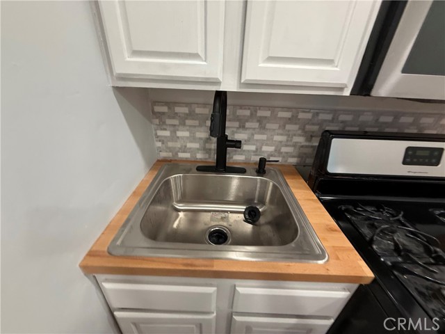 9031 Phyllis Avenue, West Hollywood CA: https://media.crmls.org/medias/83b9ccf8-2f24-42d8-a350-3d3fae4be258.jpg