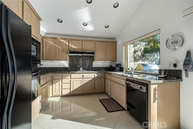 Detail Gallery Image 12 of 38 For 97 Palomino Circle, Palm Desert,  CA 92211 - 2 Beds | 3/1 Baths