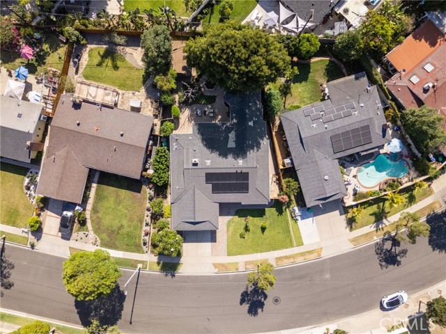 3273 Indiana Ave, Costa Mesa CA: https://media.crmls.org/medias/83bb0f39-7414-4d9c-9f60-e51a95903e87.jpg