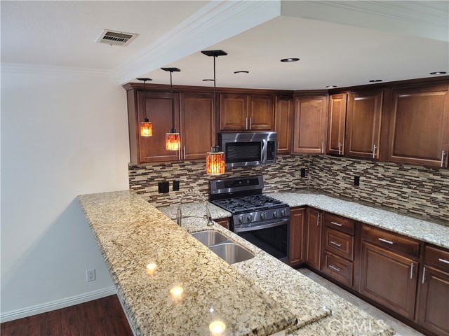 11076 Sharp Avenue, Mission Hills (San Fernando) CA: https://media.crmls.org/medias/83bb346f-66a4-417c-b917-6f2132eb09be.jpg