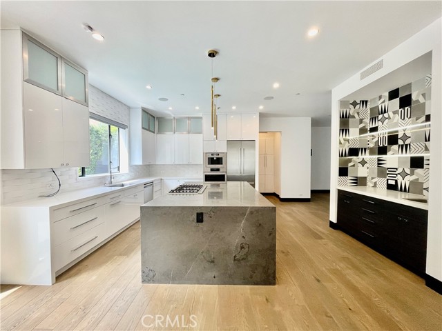 Detail Gallery Image 8 of 42 For 1319 Sunset Plaza Dr, Los Angeles,  CA 90069 - 4 Beds | 4/1 Baths