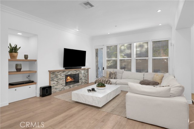 Detail Gallery Image 16 of 61 For 21331 Balerma Ln, Huntington Beach,  CA 92648 - 4 Beds | 3/1 Baths