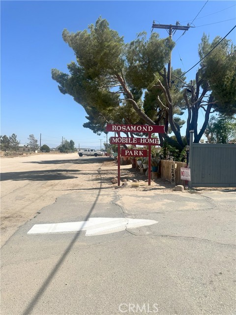 1258 Rosamond Boulevard, Rosamond CA: https://media.crmls.org/medias/83bd7b3c-2053-4816-b42a-fe00fd8e07a6.jpg