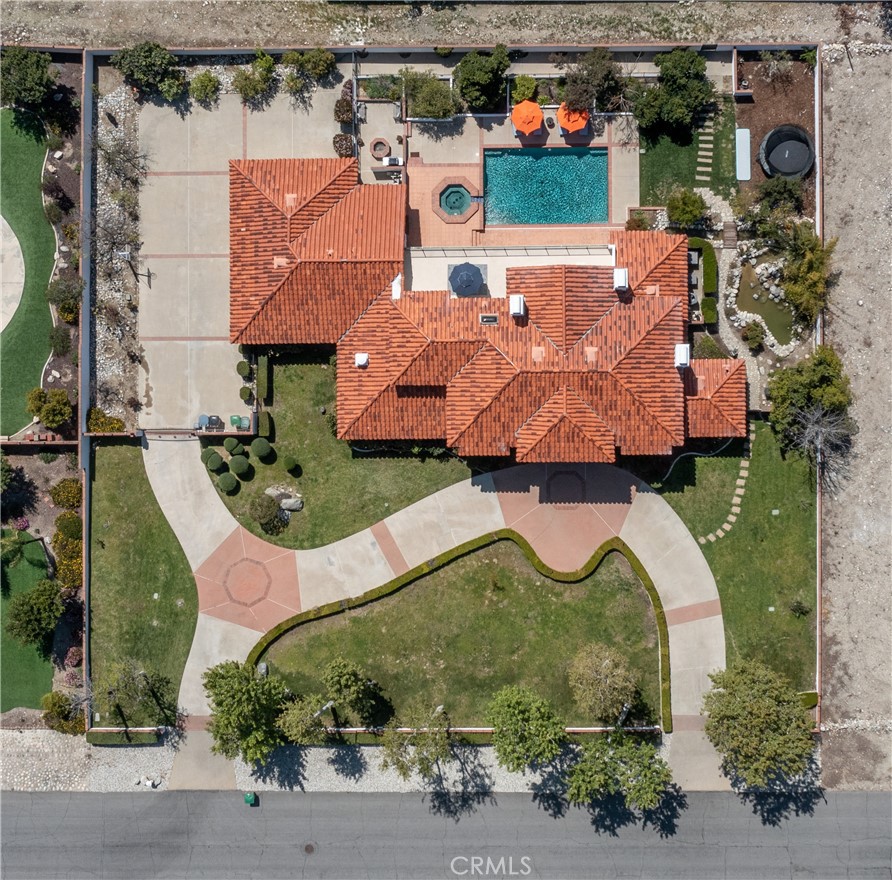 https://media.crmls.org/medias/83be89b2-cc81-4830-8356-7c9e24568dc1.jpg?preset=X-Large