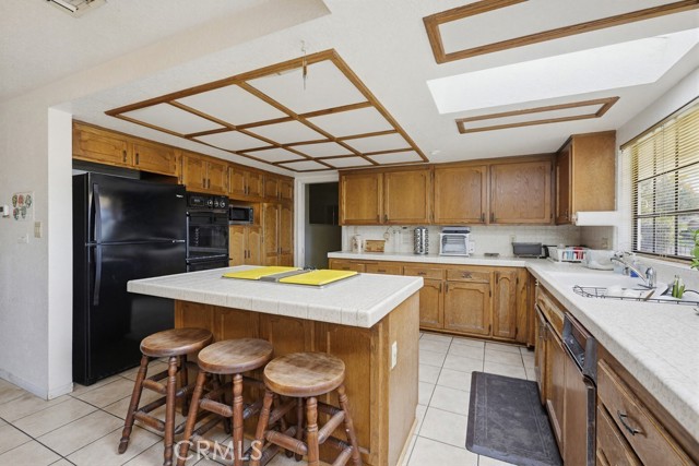 Detail Gallery Image 10 of 35 For 1934 S Robert Ln, Anaheim,  CA 92802 - 5 Beds | 4 Baths