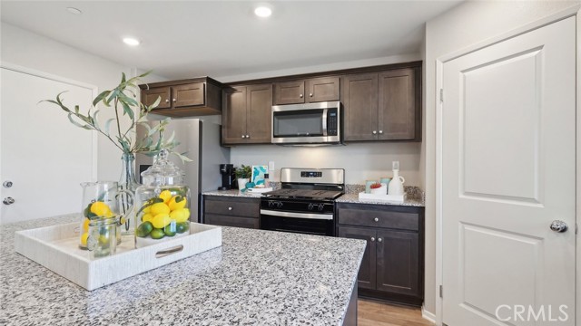 Detail Gallery Image 5 of 12 For 31223 Shining Willow Dr, Winchester,  CA 92596 - 4 Beds | 3 Baths