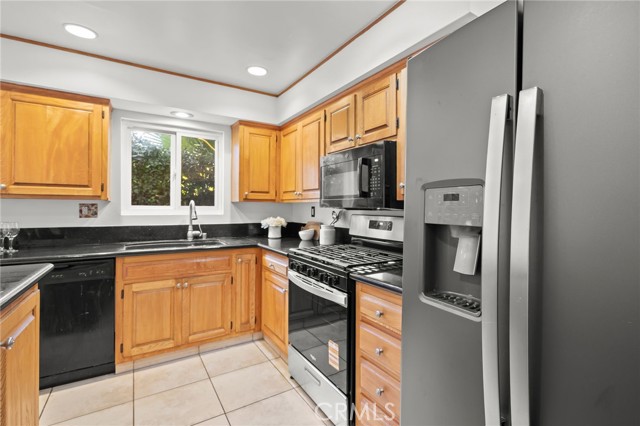 Detail Gallery Image 16 of 45 For 5017 Cartwright #3,  North Hollywood,  CA 91601 - 4 Beds | 2/1 Baths