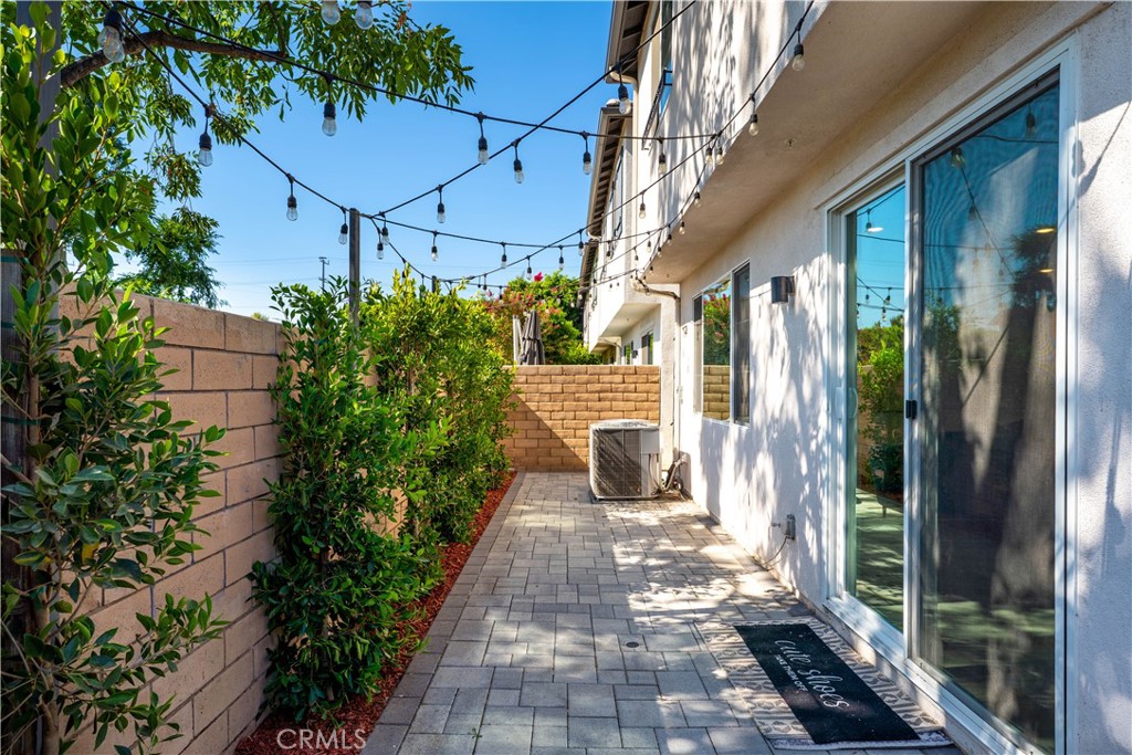 https://media.crmls.org/medias/83c04273-abc7-439f-9799-8acbeffe72a5.jpg?preset=X-Large