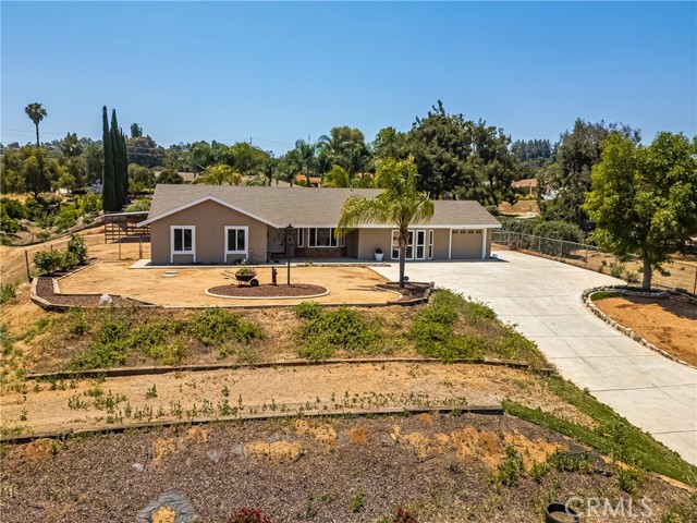 Detail Gallery Image 5 of 73 For 16481 Valle Vista Way, Riverside,  CA 92506 - 5 Beds | 3 Baths