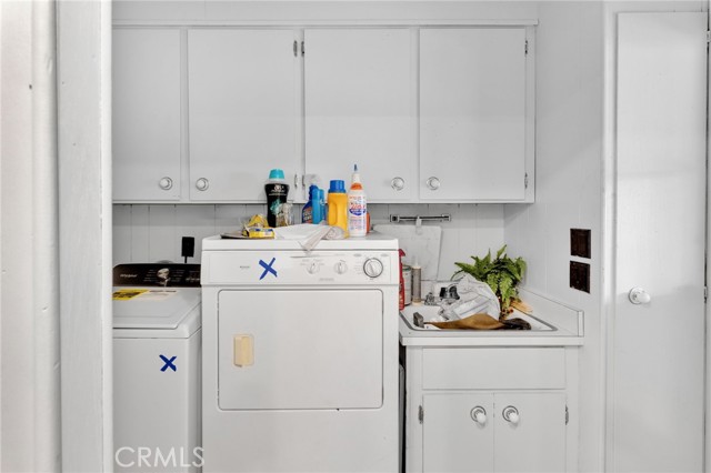 2494 Main Street, Barstow CA: https://media.crmls.org/medias/83c18567-8ce6-44f8-be6b-84c56a0d725e.jpg