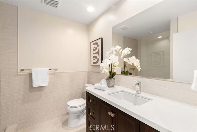 17 Silver Crescent, Irvine CA: https://media.crmls.org/medias/83c1dac8-42d7-4ef1-a229-26e24e6b7c98.jpg