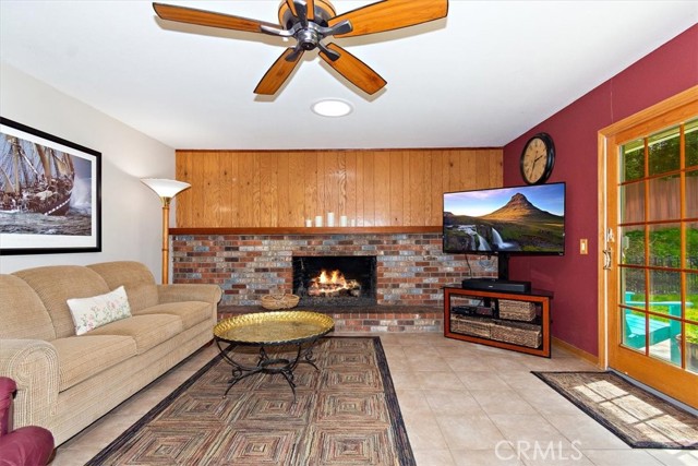 Detail Gallery Image 17 of 48 For 1590 Country Club Dr, Riverside,  CA 92506 - 4 Beds | 2/1 Baths