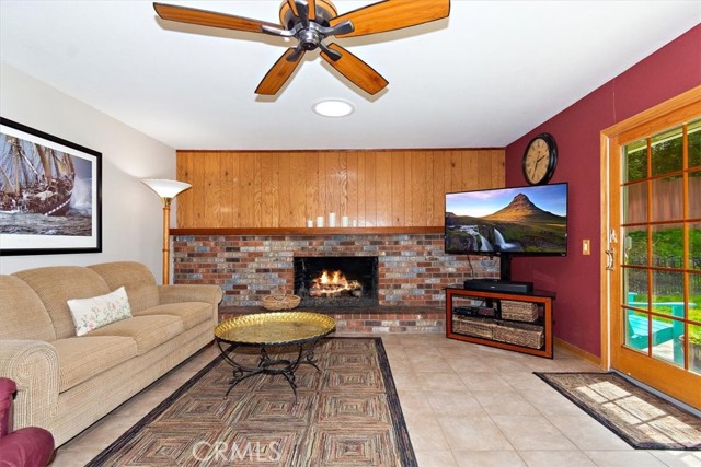 Detail Gallery Image 17 of 48 For 1590 Country Club Dr, Riverside,  CA 92506 - 4 Beds | 2/1 Baths