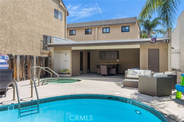 Community Jacuzzi and Kitchen area