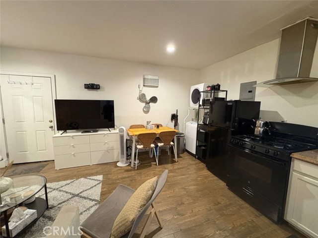 22706 criswell st, West Hills CA: https://media.crmls.org/medias/83c2ca25-25cd-4a43-8e33-082de77a1b96.jpg
