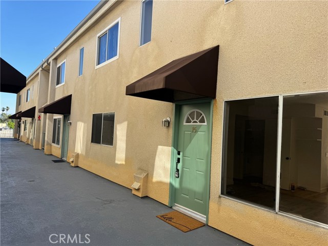 Detail Gallery Image 3 of 16 For 8800 Burnet Ave #15,  North Hills,  CA 91343 - 5 Beds | 3 Baths