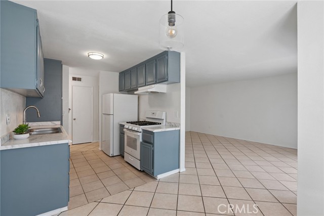Detail Gallery Image 5 of 36 For 700 W La Veta Ave #I3,  Orange,  CA 92868 - 2 Beds | 2 Baths