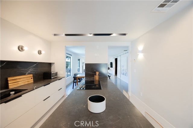 Detail Gallery Image 17 of 30 For 11049 Blix St, Toluca Lake,  CA 91602 - 3 Beds | 2 Baths