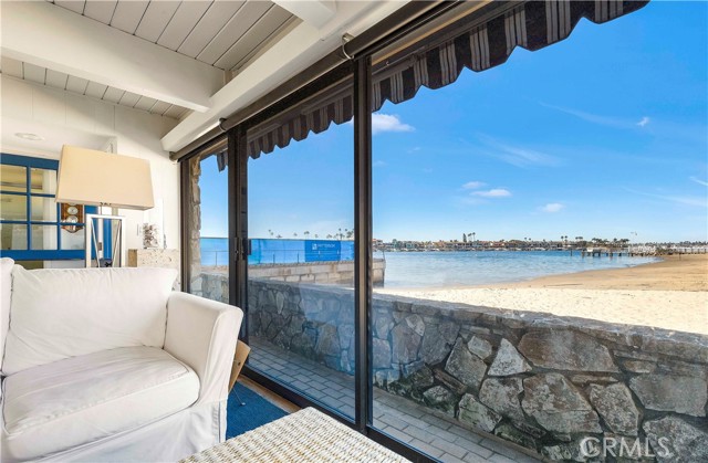 Detail Gallery Image 5 of 33 For 2708 Shell St, Corona Del Mar,  CA 92625 - 3 Beds | 3 Baths