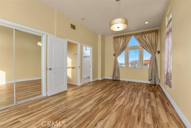 55 B Surfside Avenue, Surfside CA: https://media.crmls.org/medias/83c591c3-04ba-40ff-9c15-8473f6a975e7.jpg