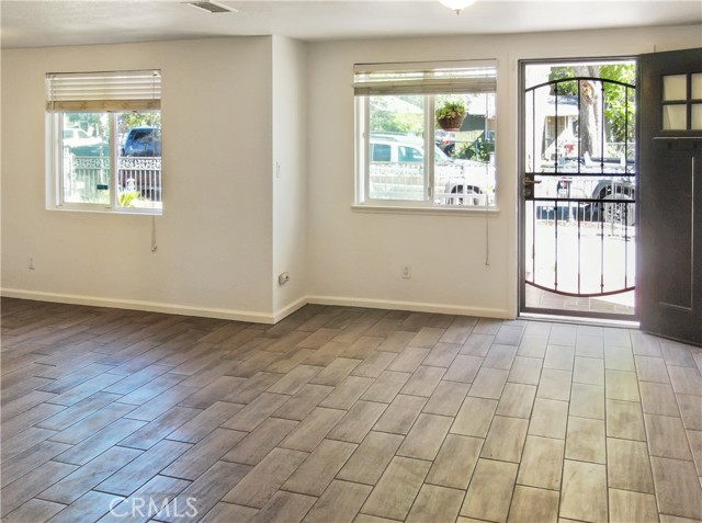 Detail Gallery Image 5 of 29 For 7347 Diamond St, Riverside,  CA 92504 - 5 Beds | 2/1 Baths