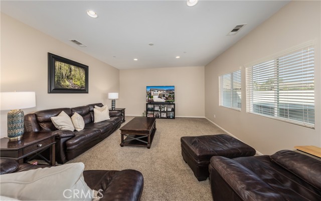 216 Colonial Drive, Calimesa CA: https://media.crmls.org/medias/83c6fbaa-68cc-4c5e-ab77-7cd223dd0c9e.jpg