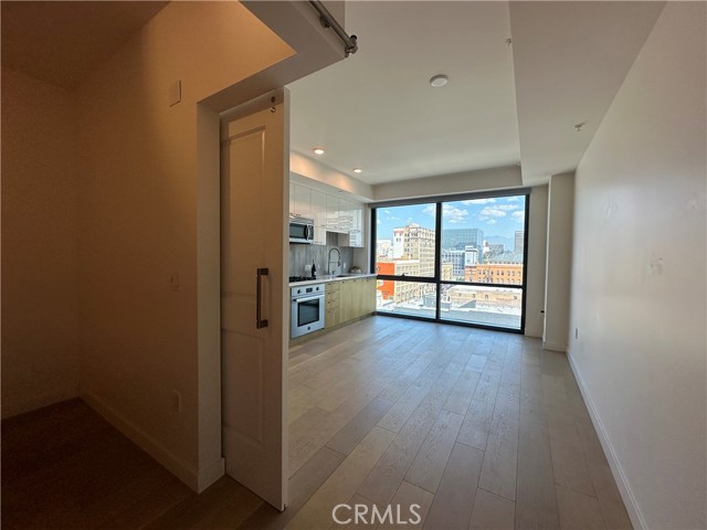 Detail Gallery Image 7 of 14 For 400 S Broadway #1002,  Los Angeles,  CA 90013 - 1 Beds | 1 Baths