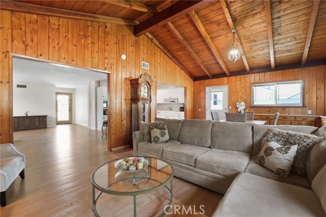 20071 Moontide Circle, Huntington Beach CA: https://media.crmls.org/medias/83c855b0-8d13-4c40-b3b2-5f8a18a52936.jpg