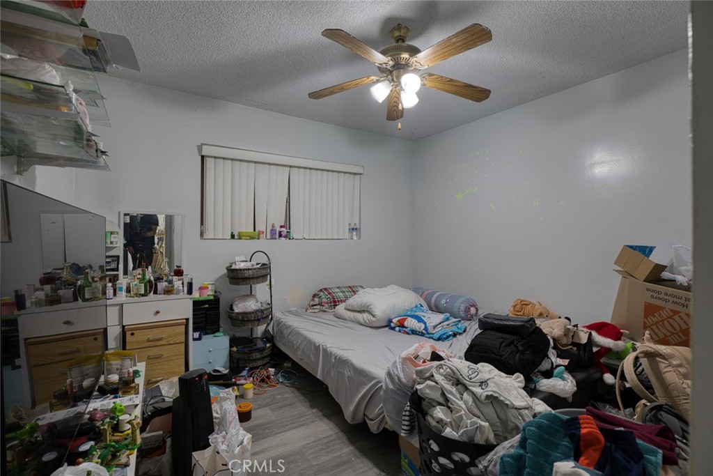 https://media.crmls.org/medias/83c887ec-9001-4865-9573-053cf7a8c27a.jpg?preset=X-Large