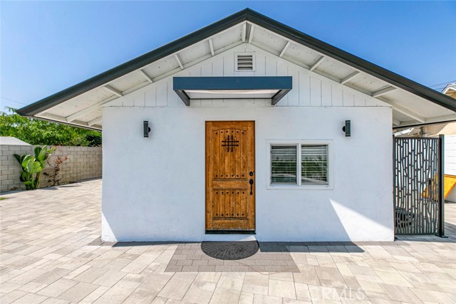 10265 Strathern Street, Sun Valley CA: https://media.crmls.org/medias/83c8b125-ec58-49d9-8930-bd2588b7e039.jpg