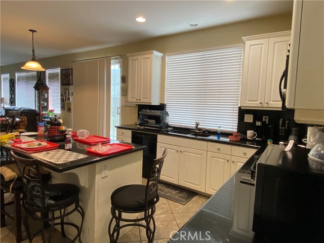 Detail Gallery Image 4 of 6 For 1733 Sand Key Ct, San Jacinto,  CA 92582 - 5 Beds | 4 Baths