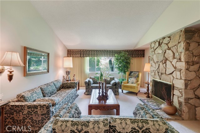 Detail Gallery Image 12 of 32 For 13011 Barto Dr, Granada Hills,  CA 91344 - 5 Beds | 3 Baths