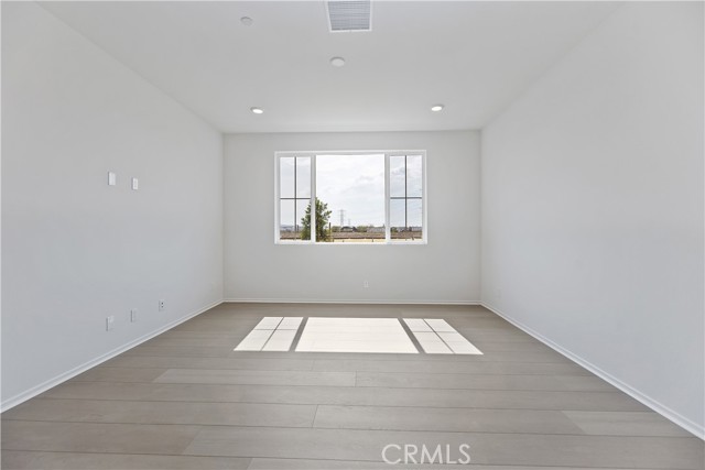 16125 Linden Lane, Chino CA: https://media.crmls.org/medias/83cb6578-394a-4694-81e5-ccd873904fb5.jpg