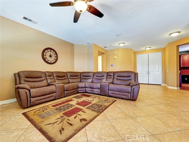 Detail Gallery Image 16 of 59 For 9737 Espada Creek, Moreno Valley,  CA 92557 - 4 Beds | 3 Baths