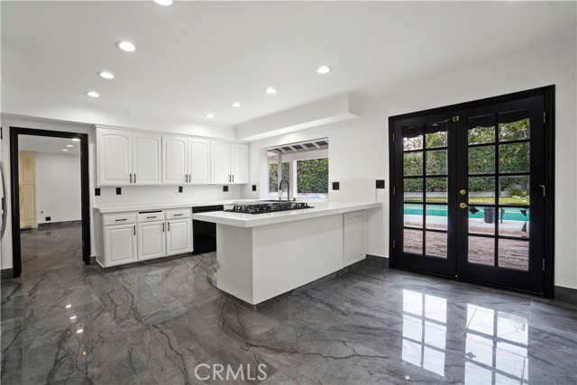 Detail Gallery Image 14 of 49 For 9853 Wish Ave, Northridge,  CA 91325 - 5 Beds | 2/1 Baths