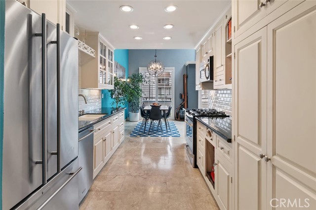13331 Moorpark Street, Sherman Oaks CA: https://media.crmls.org/medias/83cc7f21-7389-4721-9480-f003bbf022ff.jpg
