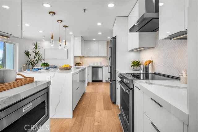 200 S Catalina Avenue, Redondo Beach CA: https://media.crmls.org/medias/83cce24b-daa1-4001-aaec-4b8bf1934687.jpg