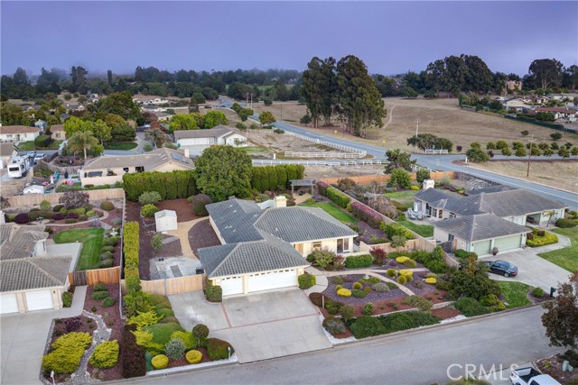 585 Red Tail Meadow Lane, Arroyo Grande CA: https://media.crmls.org/medias/83ccfbd4-e80e-48fe-8baf-b0e82974981a.jpg
