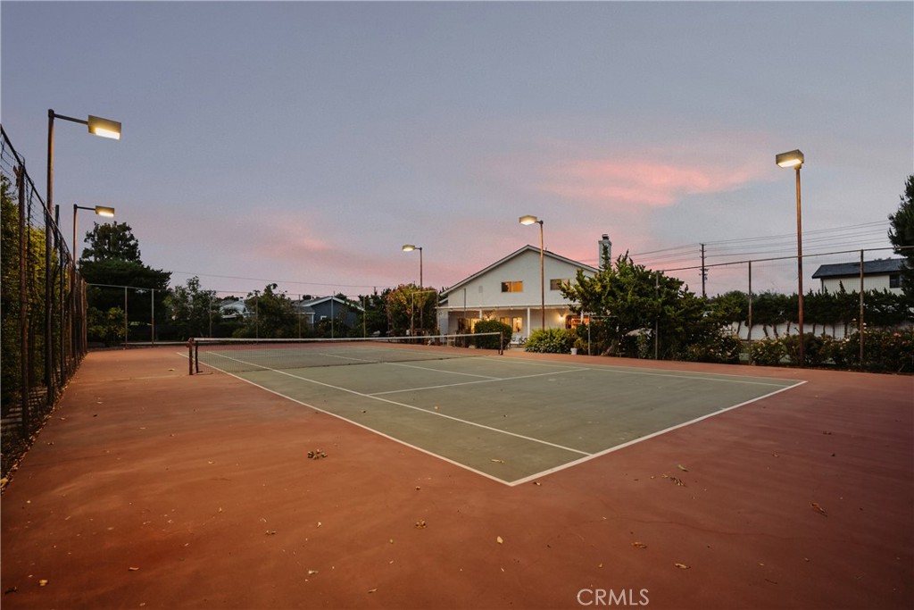 https://media.crmls.org/medias/83cd01ce-c717-4d49-8a0e-712ac1b93574.jpg?preset=X-Large