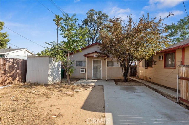 207 E 5th Street, Beaumont CA: https://media.crmls.org/medias/83cd3864-4adc-41af-8968-a949b89fea90.jpg
