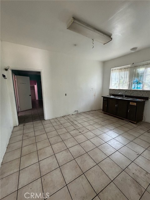 127 E Avenue 45, Los Angeles CA: https://media.crmls.org/medias/83cdb0f2-66fb-4a99-9317-9b4184d672e5.jpg