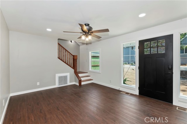Detail Gallery Image 5 of 34 For 23984 Straight Way, Crestline,  CA 92325 - 2 Beds | 1 Baths