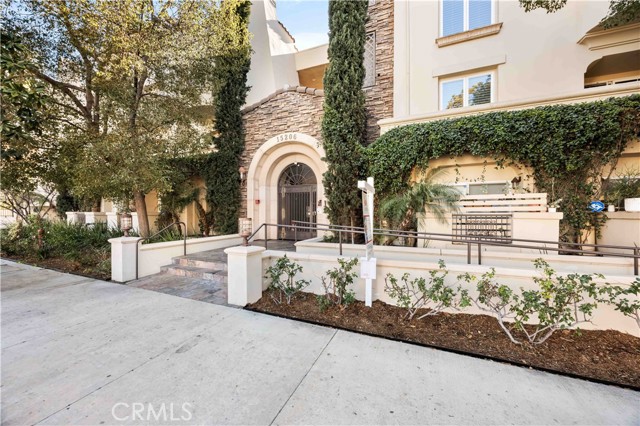 Detail Gallery Image 1 of 37 For 15206 Burbank Bld #104,  Sherman Oaks,  CA 91411 - 2 Beds | 2/1 Baths