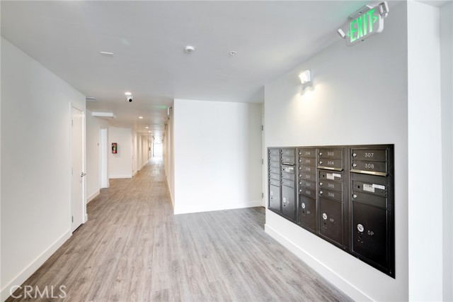 Detail Gallery Image 2 of 19 For 14526 Hartland St #106,  Van Nuys,  CA 91405 - 2 Beds | 2 Baths