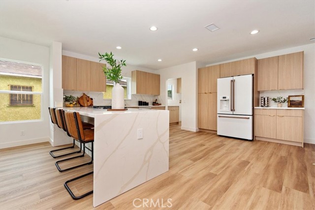 8021 West Boulevard, Inglewood CA: https://media.crmls.org/medias/83cebf04-f906-4506-ad32-099e558df020.jpg