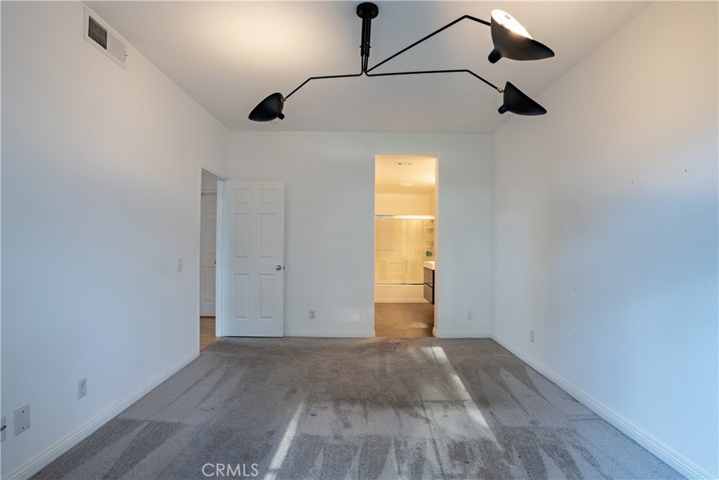 https://media.crmls.org/medias/83cf4d70-0ecb-4ac3-a9c0-2916e188dfdf.jpg?preset=X-Large
