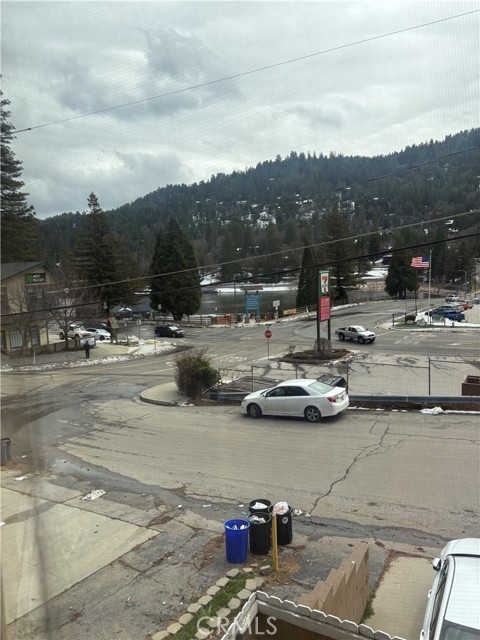 24166 Zurich Drive, Crestline CA: https://media.crmls.org/medias/83cf9ede-ab8d-456a-b045-d3f8551c08e4.jpg